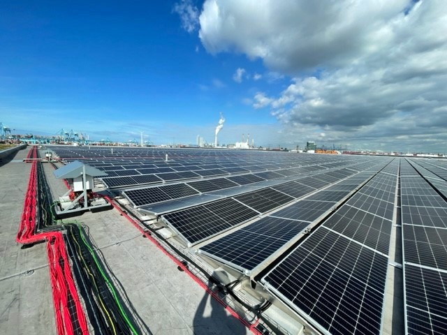 Zonnepanelen in de haven